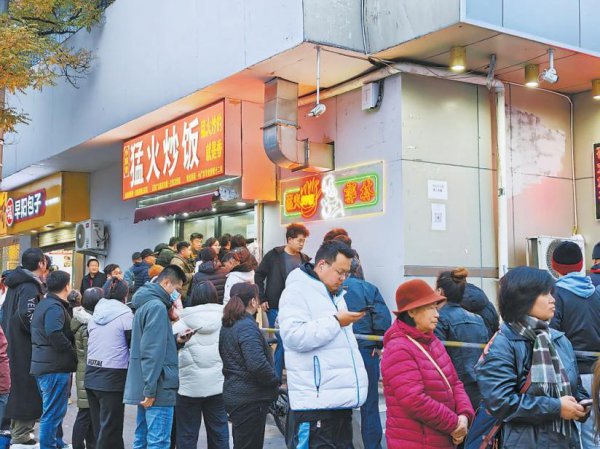 烈火炒饭“炒”旺城市炊火气